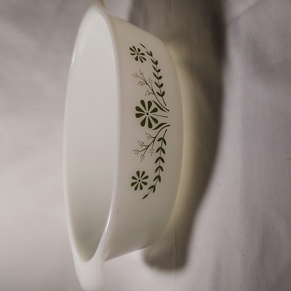 Vintage Green Daisy Casserole GlasBake 3 Quart Dish with Cover